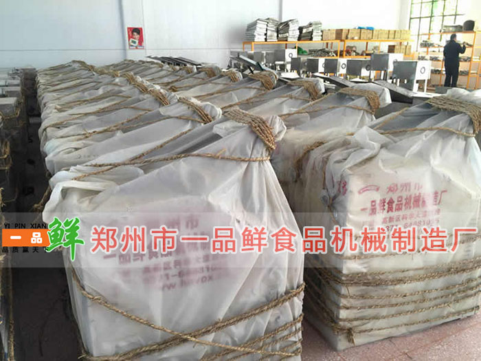 成品倉(cāng)庫(kù)中的全自動(dòng)成型機(jī)