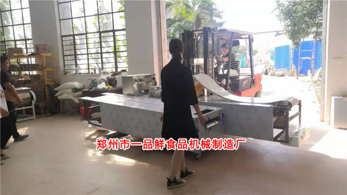 多功能面食設(shè)備生產(chǎn)線(xiàn)1